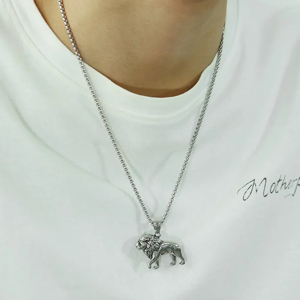 lion necklace - Picture 1 of 3